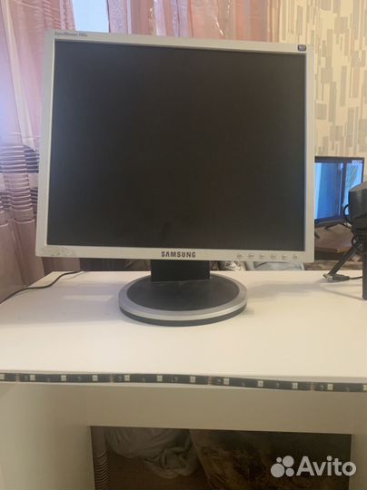 Монитор Samsung