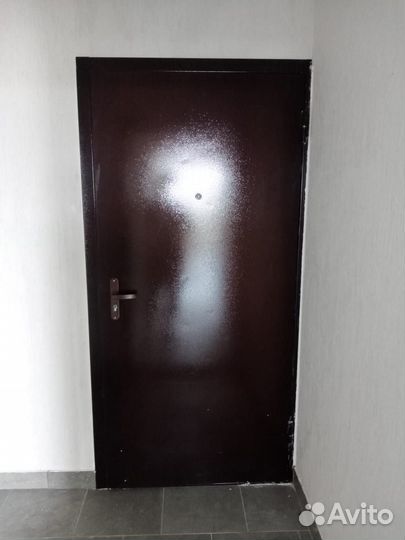 Дверь входная металлическая от застройщика