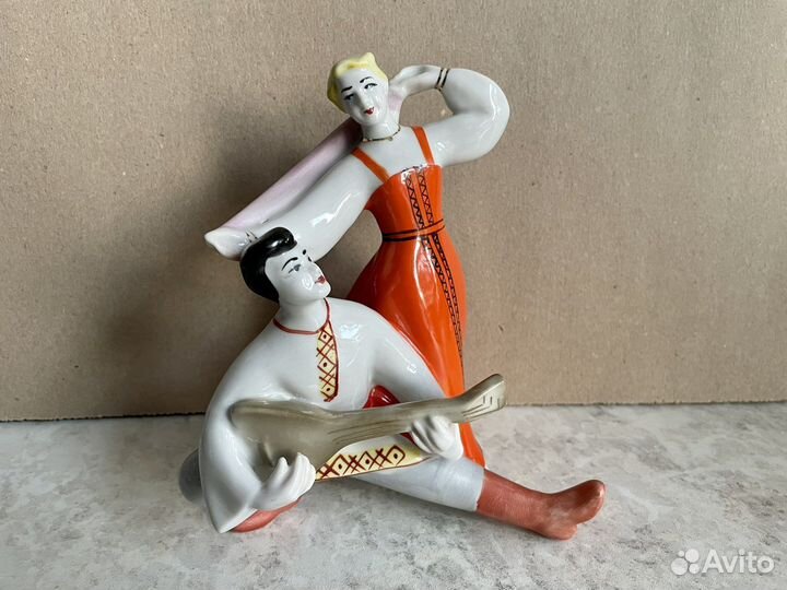 Статуэтка фарфор Русские плясуны