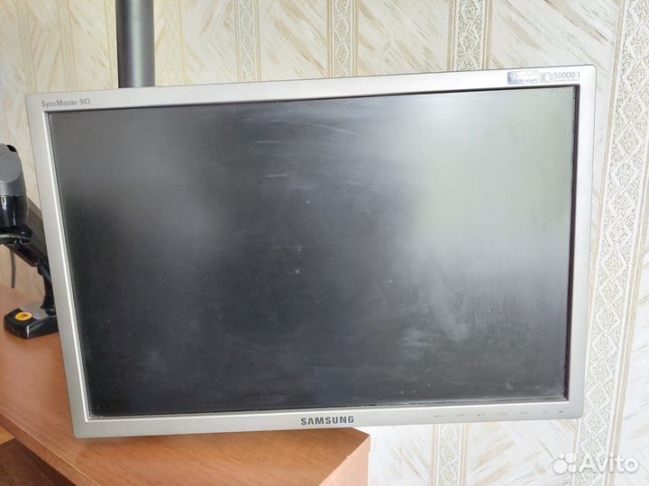 Монитор 22,19 дюймов с кронштейном