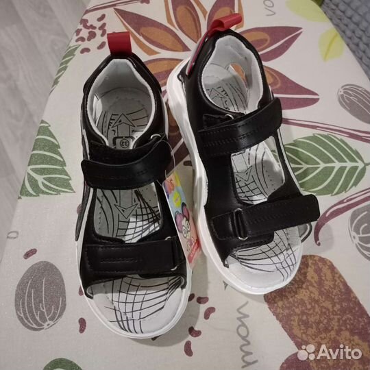 Сандалии новые 32р