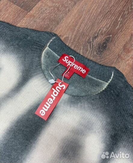 Свитер Supreme Blurred Logo