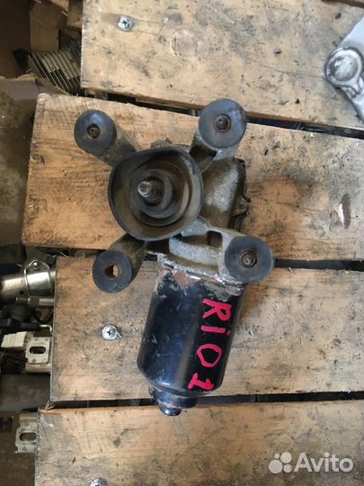 Моторчик стеклоочистителя передний (Kia Rio)