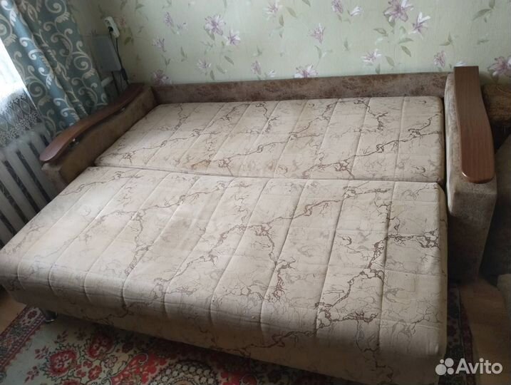 Продам диван, б/у