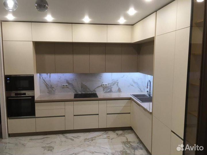 Кухонный гарнитур от производителя. Кухня по разме