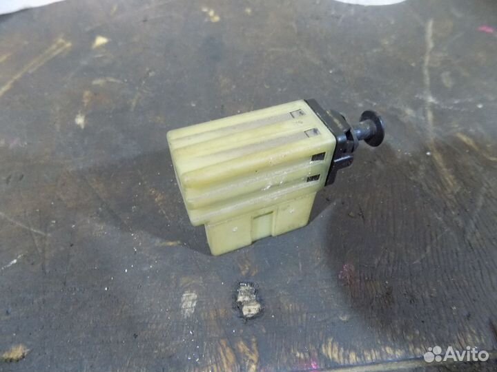 Датчик стопсигнала Dodge Stratus 2