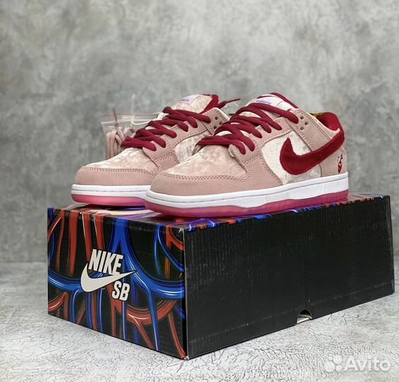 Кроссовки StrangeLove x Nike SB Dunk Low