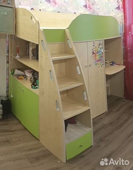 Детская двухярусная кровать