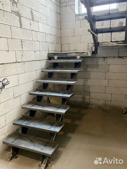 Лестница на металлокаркасе / изготовление лестниц