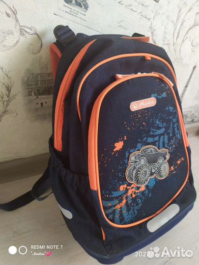 Школьный рюкзак с ортопедической спинкой