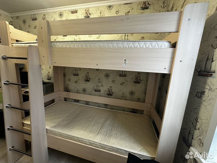 Двухъярусная кровать