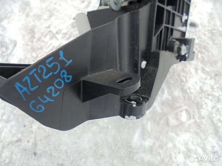 Селектор АКПП Toyota Avensis AZT251 2AZ-FSE 2007/4