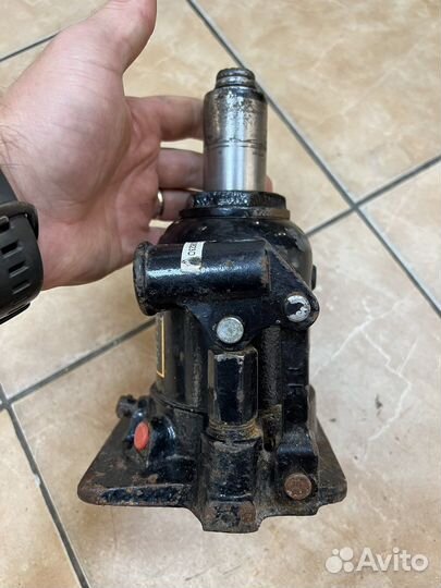 Big Red Jacks Домкрат бутылочный 2Т