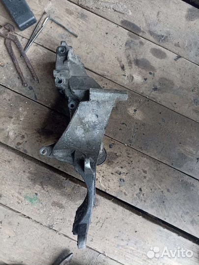Площадка крепления насоса гур renault logan 2