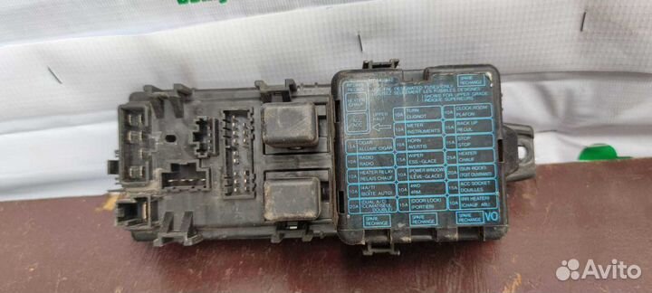 Блок предохранителей салонный Mitsubishi Pajero 2