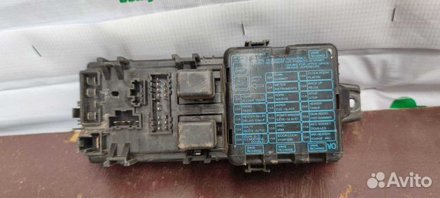 Блок предохранителей салонный Mitsubishi Pajero 2