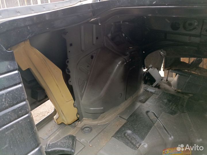 Задняя часть авто Форд фокус 2