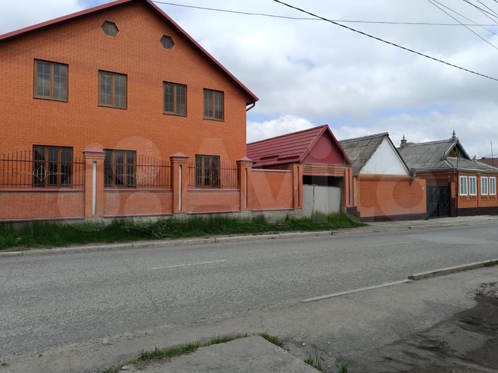 Дом 402 м² на участке 8 сот.