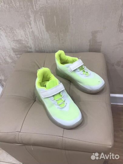 Кроссовки 29
