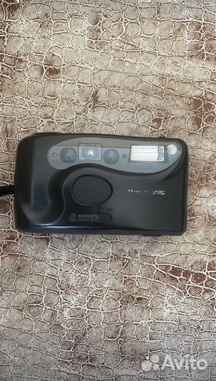 Плёночный фотоаппарат. Касетный плеер