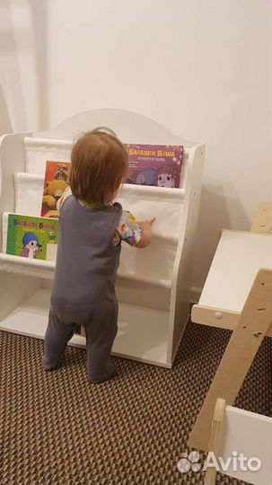 Стеллаж для книг монтессори