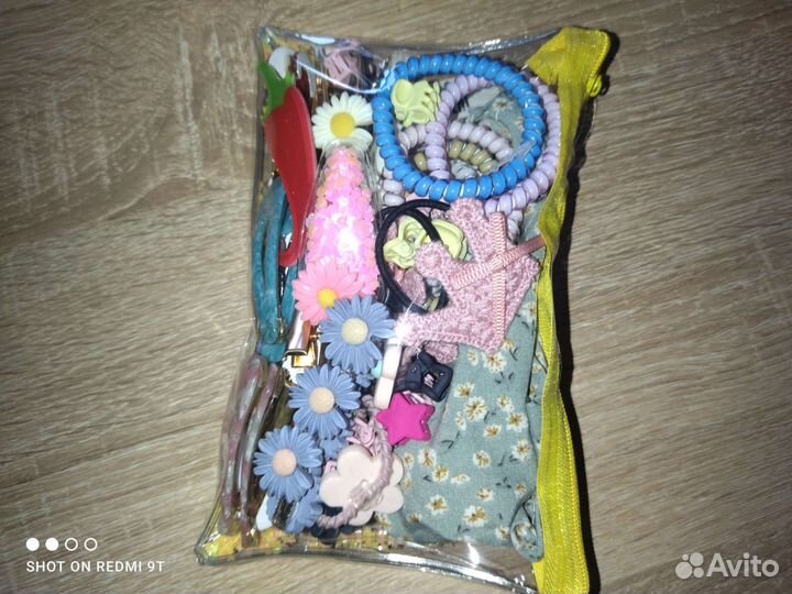 Набор бижутерии для девочки (5,6) Заколки, резинки