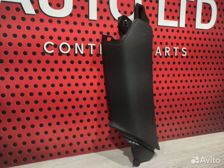 Обшивка стойки задней правой Porsche Macan 95B