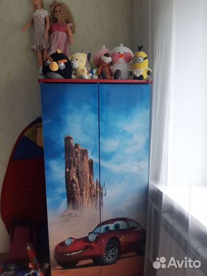 Шкаф и книжная полка