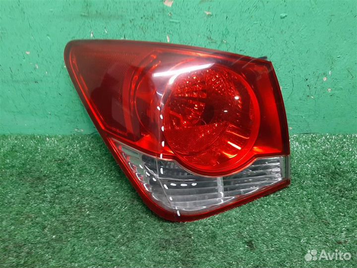 Фонарь задний наружный левый Chevrolet Cruze J300