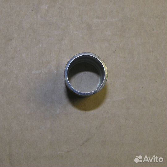 Втулка распорная подушки раздаточной коробки д.19*