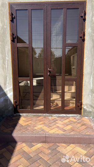 Дверь алюминиевая новая