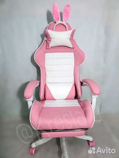 Розовое геймерское кресло с подножкой. Новое
