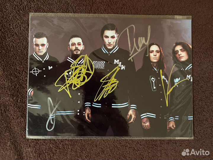 Автограф Motionless In White