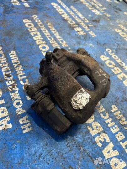 Передний правый суппорт Peugeot 308 хэтчбек EP6C