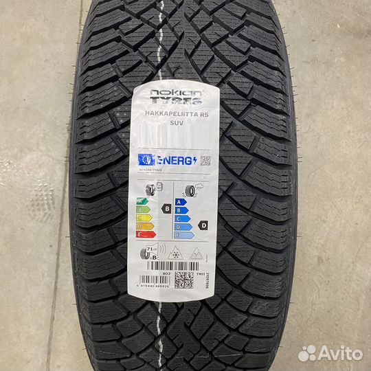 Nokian Tyres Hakkapeliitta R5 215/55 R17 98