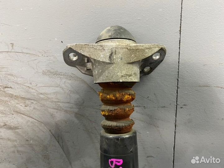 Амортизатор задний Volkswagen Passat B7