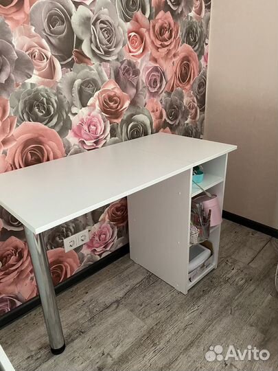 Стол для маникюра складной