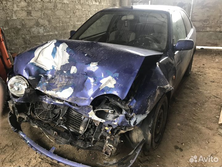 Toyota Corolla 1.3 МТ, 1998, битый, 15 000 км