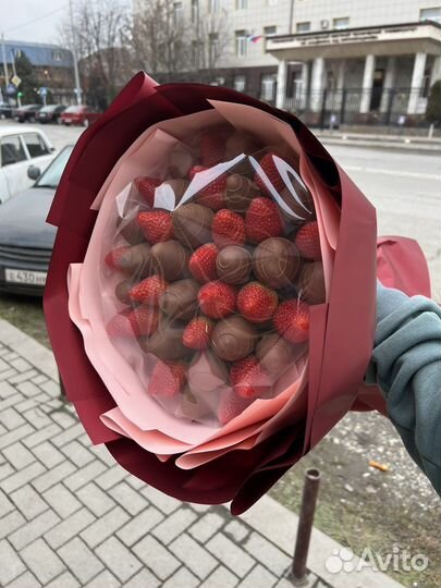 Клубника в шоколаде букеты