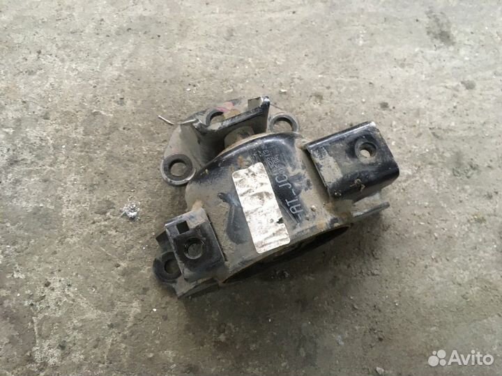 Опора двигателя левая (Kia Venga)