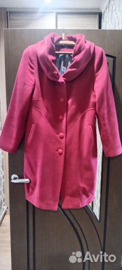 Два пальто женских 48 размера