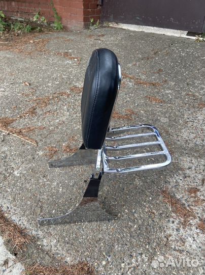 Спинка пасажира с багажником на Harley-Davidson