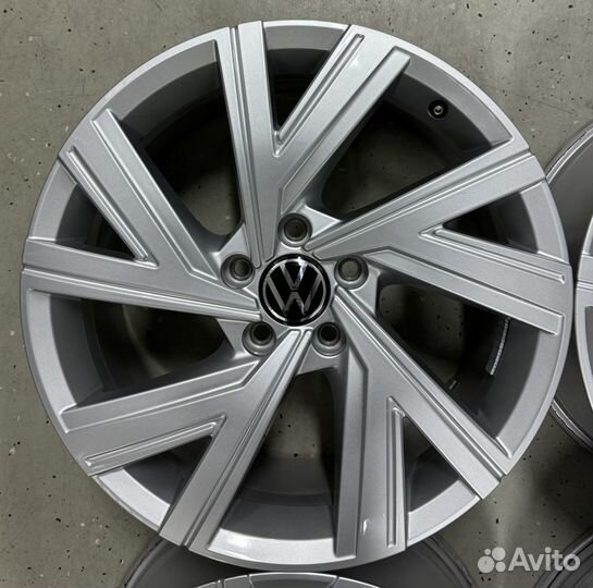 Диски Volkswagen Golf 8 R18 (Оригинал)