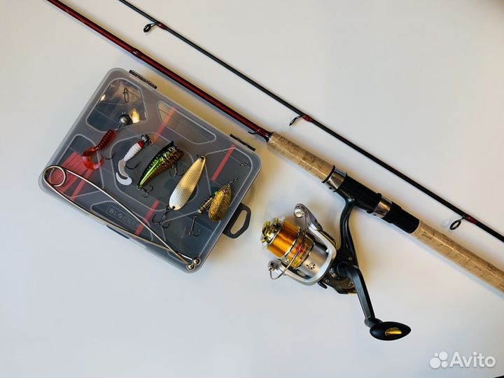 Спиннинг в сборе с катушкой + набор блесен