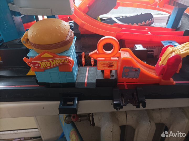 Hot wheels трек акула