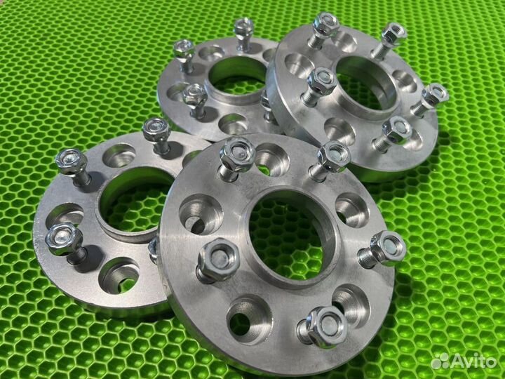 Проставки 5х114,3 20 мм. цо 66,1 Nissan Infiniti