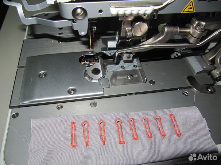 Глазковая петельная машина Siruba BH9820-02