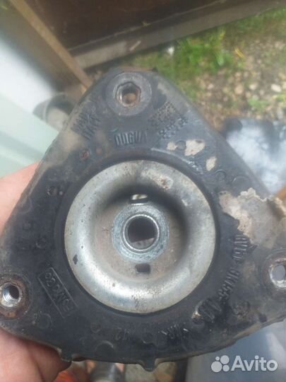 Опора амортизатора