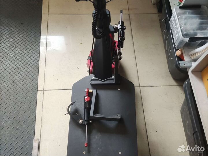 Демпфер руля для самоката Куго g1 под правую ногу