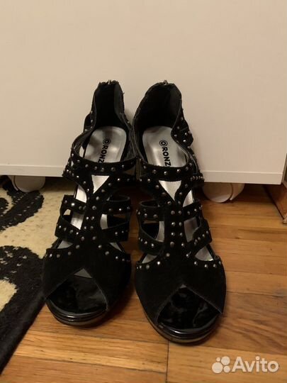 Босоножки 40